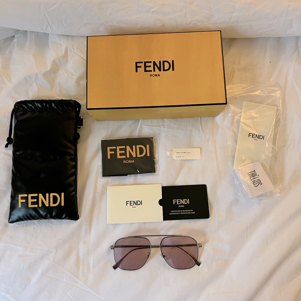 FENDI Bordeaux Mirror Logo Navigator Sunglasses in Pink
